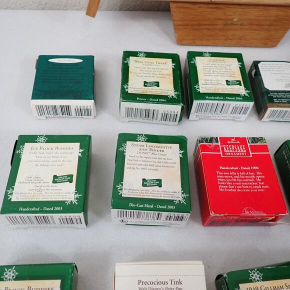 Hallmark Miniature Keepsake Ornaments 31 pcs w/Wood Shadow Box Memory Tree LN - Picture 13 of 16